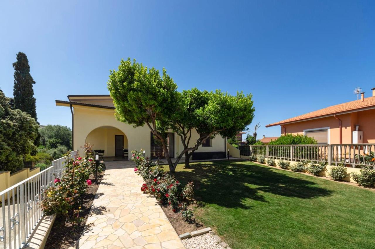 B&B Il Sogno Di Mario Carbonia Exterior photo